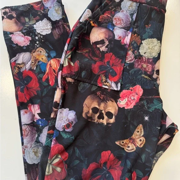 Blackmilk Garden of the Ancient Dead Cuffed Pants (Toasties) - Picture 3 of 7